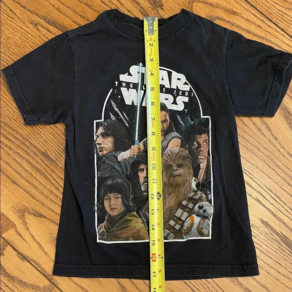 Kids Star Wars Brand Black SS Tee w/ The Last Jedi Movie Characters size XS